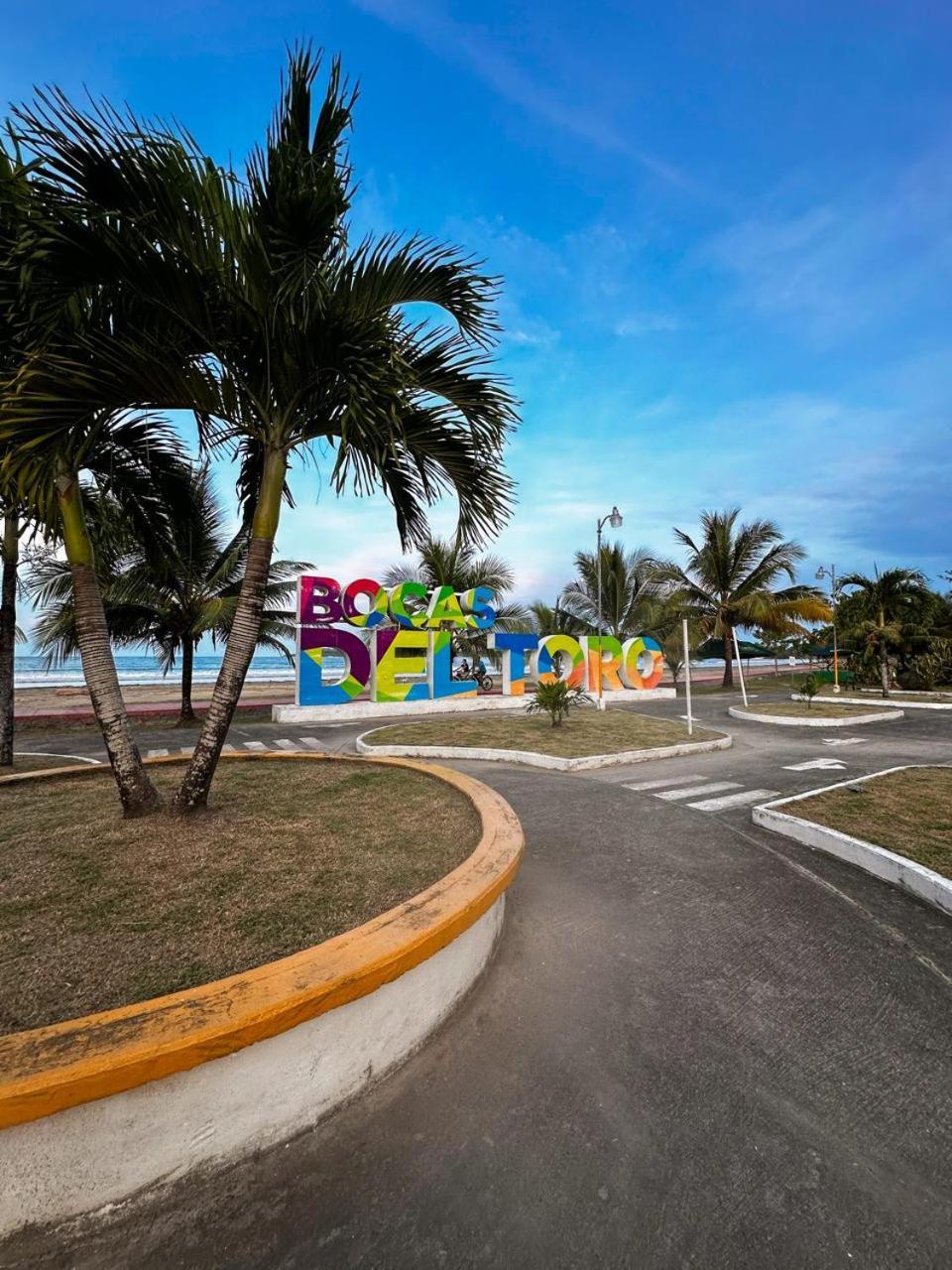La Y Surf Camp Hotel Bocas Town Exterior foto